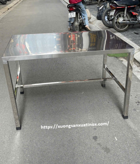 Bàn ăn inox