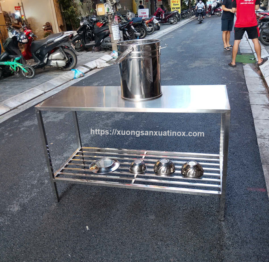 Bàn bếp inox có kệ dưới