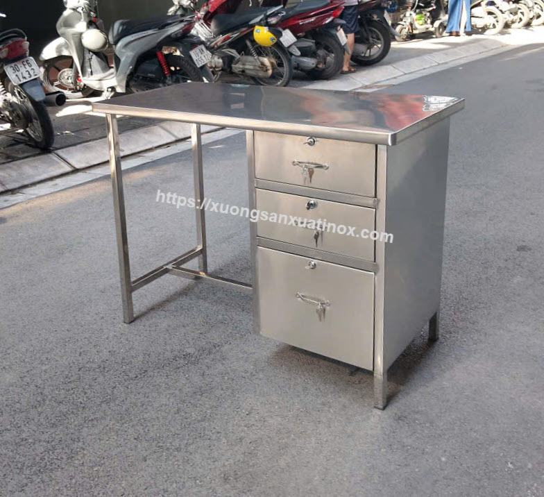 https://xuongsanxuatinox.com/bàn inox có hộc kéo