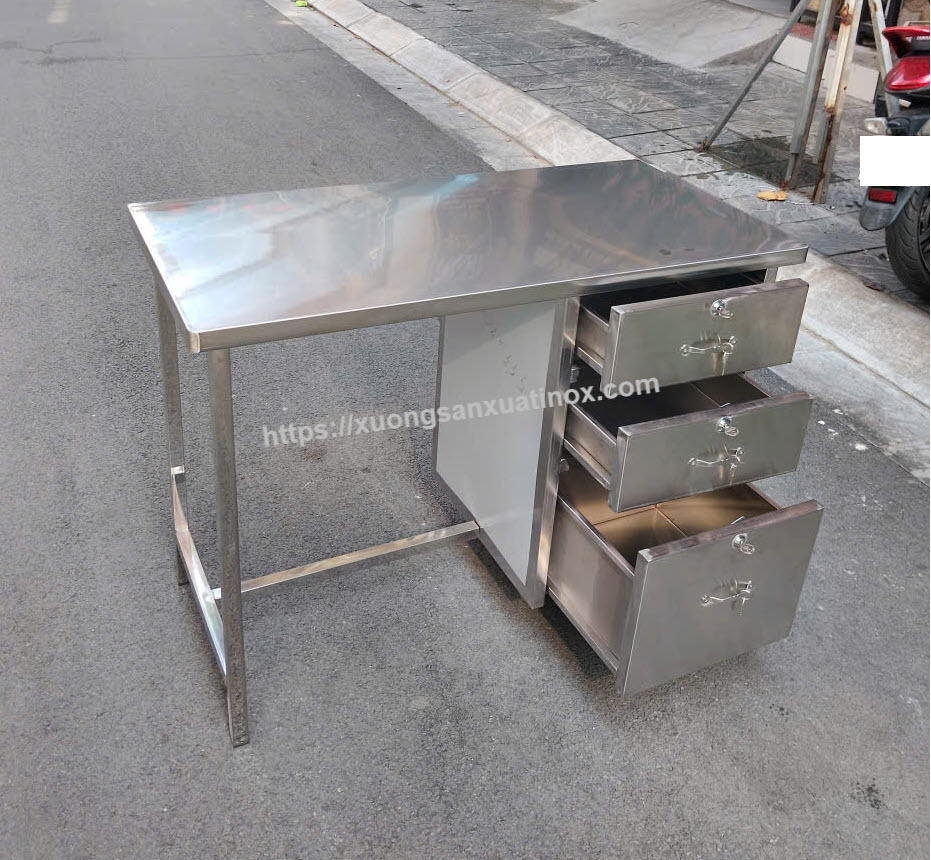 https://xuongsanxuatinox.com/bàn inox có ngăn kéo đựng đồ