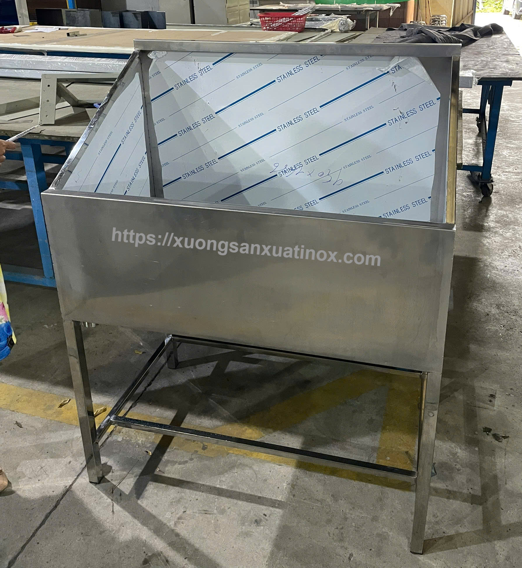 https://xuongsanxuatinox.com/bon-tam-inox-thu-cung-2
