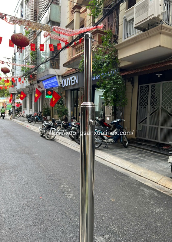 https://xuongsanxuatinox.com/Cột cờ cơ quan inox 2 - Hình ảnh