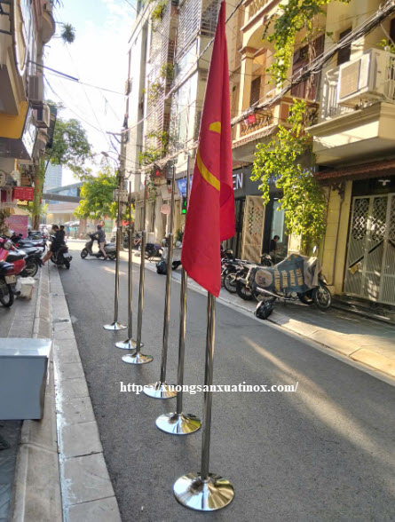 https://xuongsanxuatinox.com/ảnh cột cờ