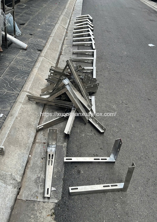https://xuongsanxuatinox.com/Giá đỡ điều hòa 304