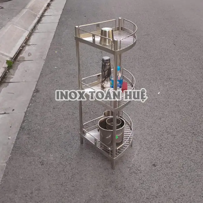 https://xuongsanxuatinox.com/Ke goc 3 tang inox 304