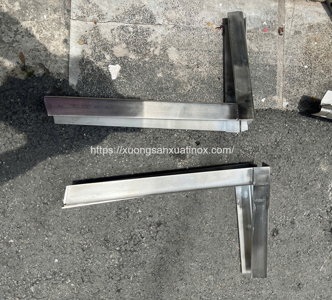 gia-treo-dieu-hoa-2-hinh-anh1 gia-treo-dieu-hoa-2-hinh-anh1