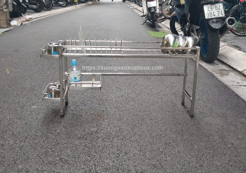 Giá úp bát inox đặt trên bồn rửa