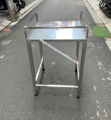 https://xuongsanxuatinox.com/ke-de-may-giat-inox-304-1