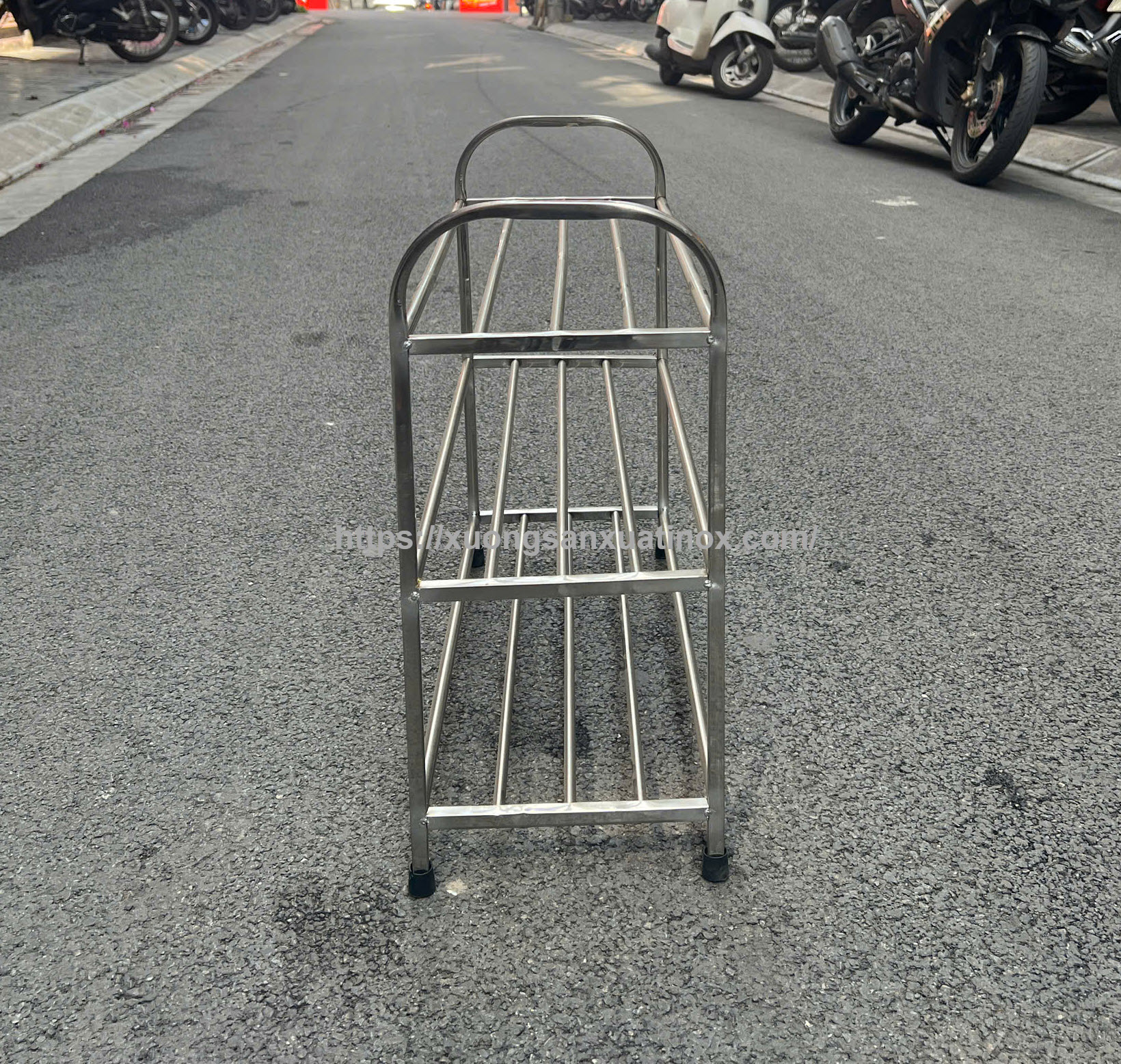 https://xuongsanxuatinox.com/Kệ dép inox 3 tầng 3