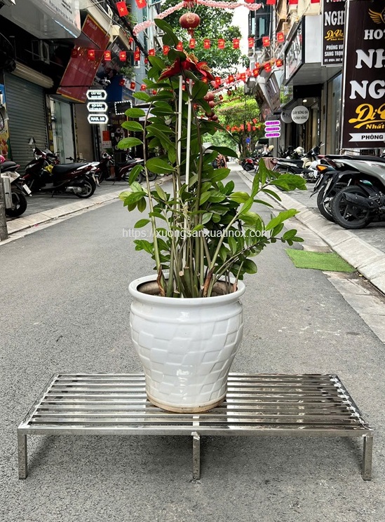 https://xuongsanxuatinox.com/ke-inox-1-tang-de-cay-canh-2