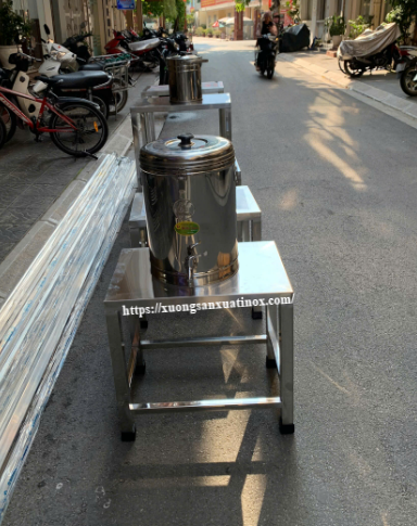 https://xuongsanxuatinox.com/Kệ  inox 304 giá rẻ Hình ảnh