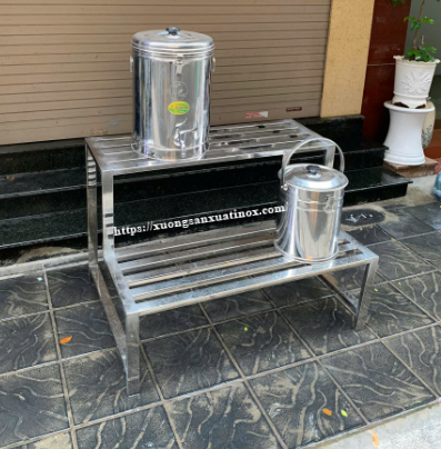 https://xuongsanxuatinox.com/Báo giá Kệ Inox 2 Tầng Bậc Thang Nan Thoáng Hình ảnh