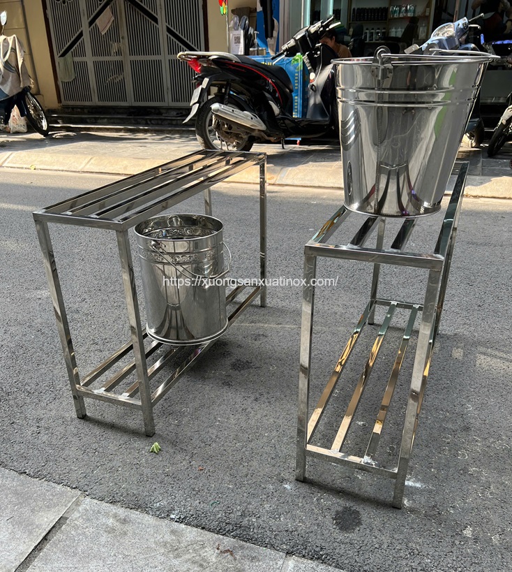 https://xuongsanxuatinox.com/Kệ inox 2 tầng nhà bếp
