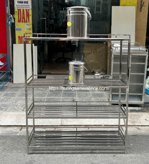 https://xuongsanxuatinox.com/ke-inox-4-tang-thanh-lan-4