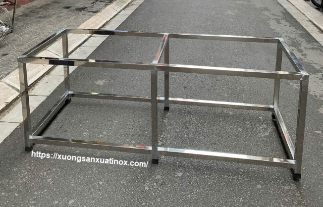 https://xuongsanxuatinox.com/ke-inox-de-mat-kinh-lam-theo-yeu-cau-2