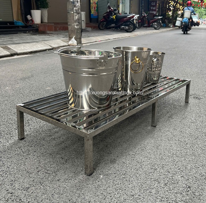 https://xuongsanxuatinox.com/Kệ inox 1 tầng nhà bếp 2