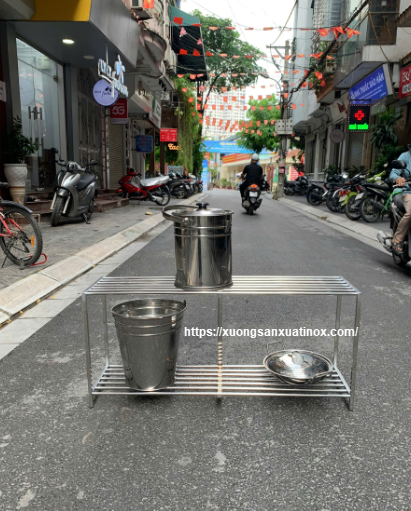 https://xuongsanxuatinox.com/Kệ để xô chậu Hình ảnh