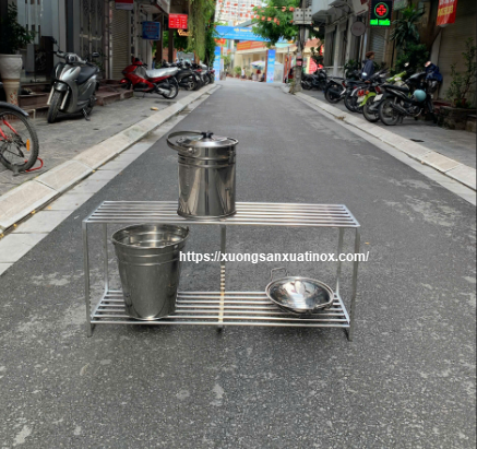 https://xuongsanxuatinox.com/kệ inox để xoong nồi Hình ảnh