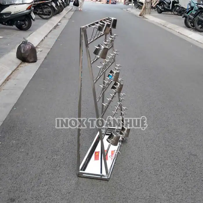 https://xuongsanxuatinox.com/kệ úp cốc inox 8 tầng 1