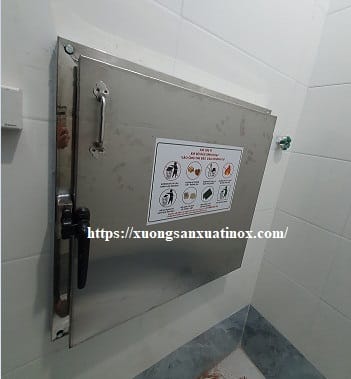 https://xuongsanxuatinox.com/Lắp đặt cửa inox ngăn mùi cho chung cư - Hình ảnh