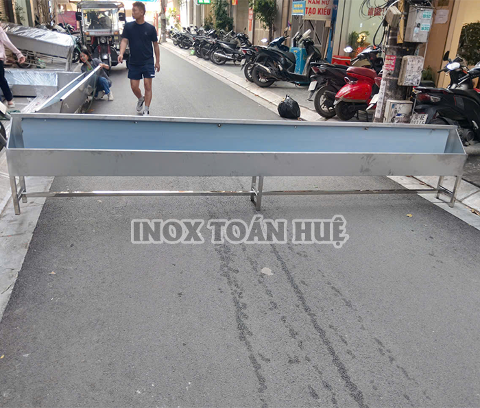 mang-tieu-dai-cong-cong-inox