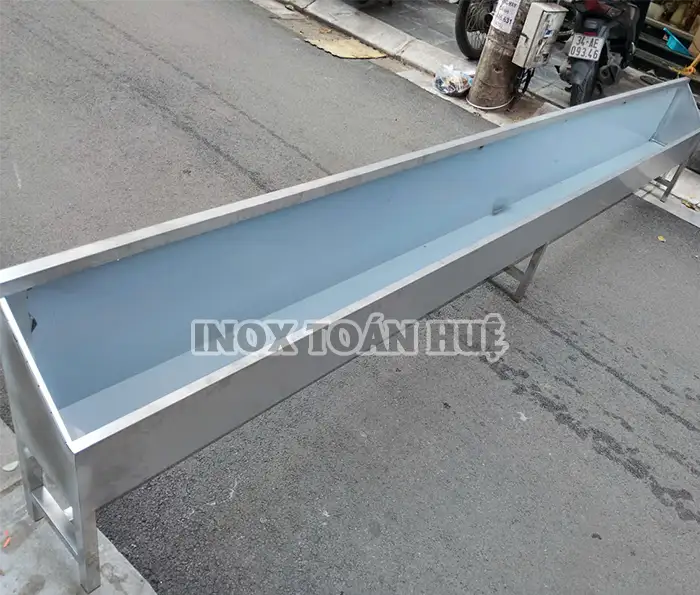 https://xuongsanxuatinox.com/Máng tiểu inox công cộng Hà Nội
