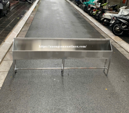 https://xuongsanxuatinox.com/Máng tiểu nam inox Hình ảnh