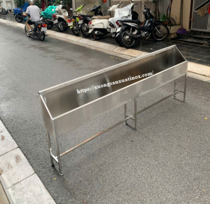 https://xuongsanxuatinox.com/Máng tiểu nam inox 201 Hình ảnh