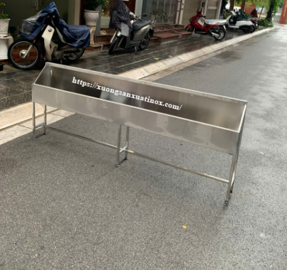 https://xuongsanxuatinox.com/Báo giá máng tiểu nam inox Hình ảnh