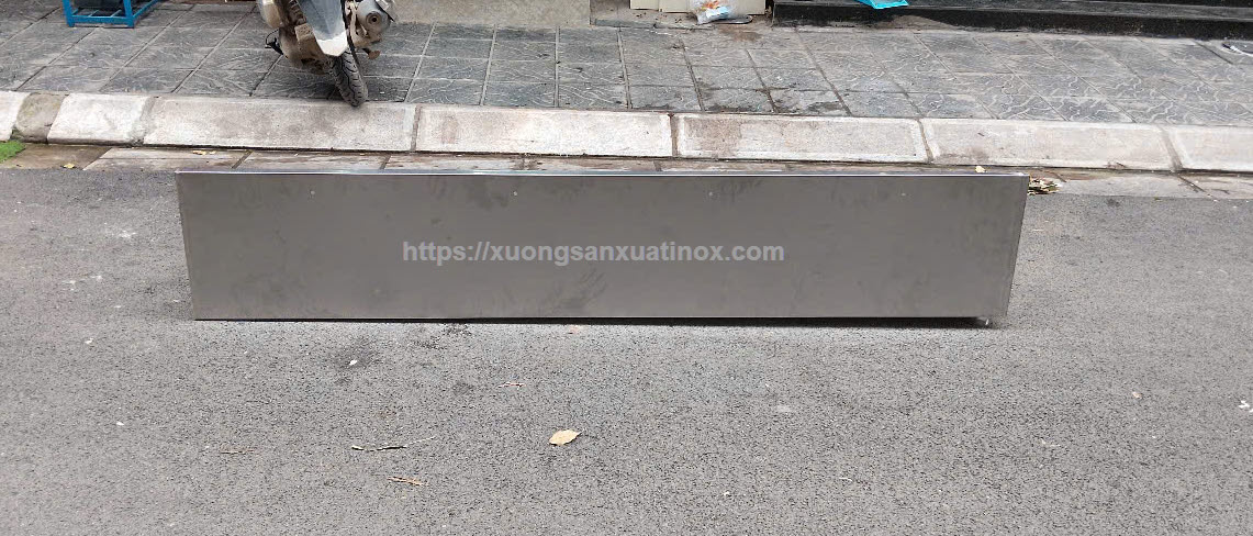 https://xuongsanxuatinox.com/Máng vệ sinh nam inox 4