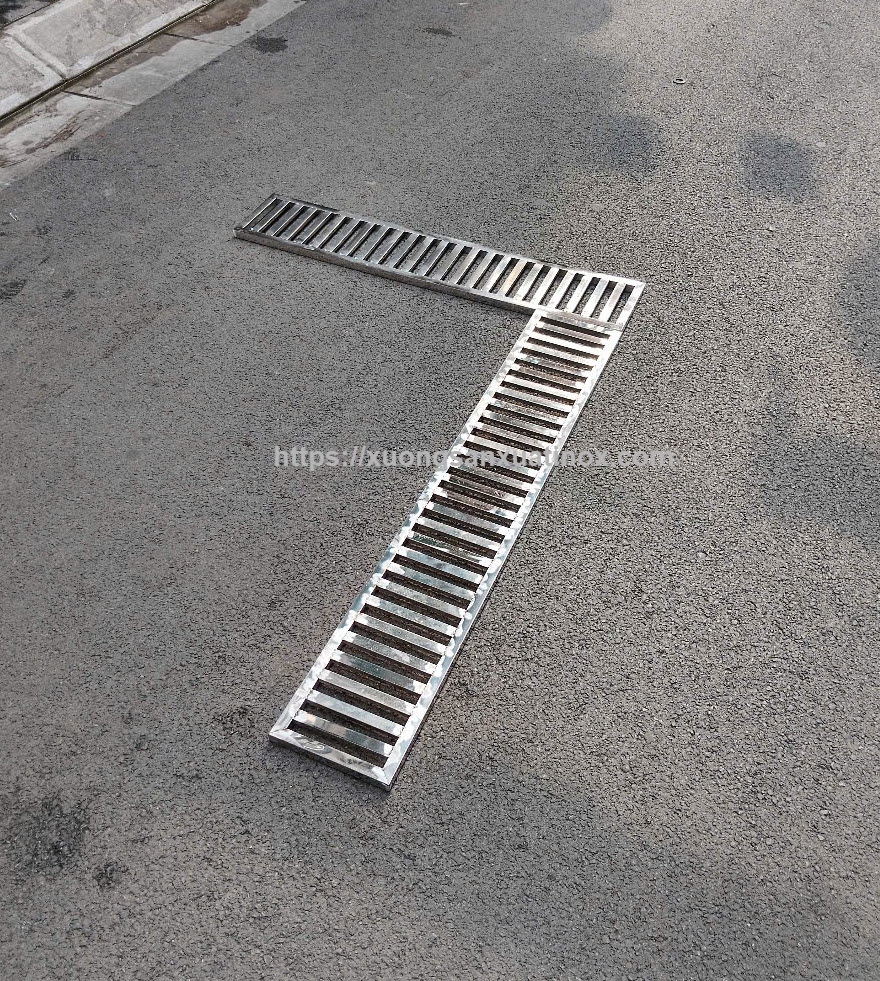 https://xuongsanxuatinox.com/Nắp rãnh thoát nước inox 4