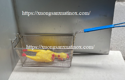 https://xuongsanxuatinox.com/Rổ chiên khoai tây