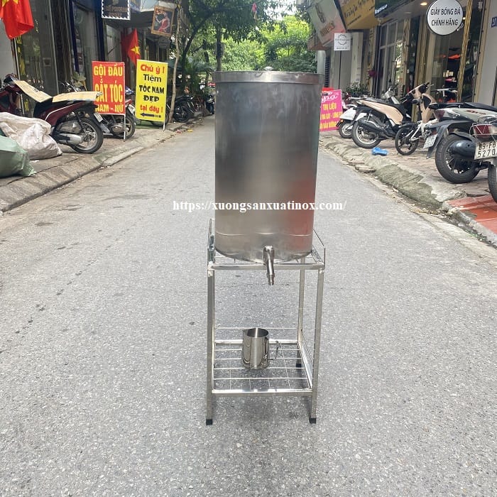 thung-dung-nuoc-inox-co-voihinh-anh12