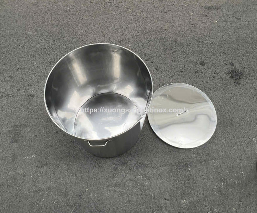 thung-dung-nuoc-inox-hinh-tru-tron-7 thung-dung-nuoc-inox-hinh-tru-tron-7