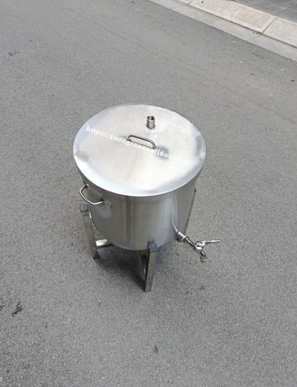 https://xuongsanxuatinox.com/Thùng Inox 304 Có Vòi Đóng Mở Tiện Lợi Hình ảnh