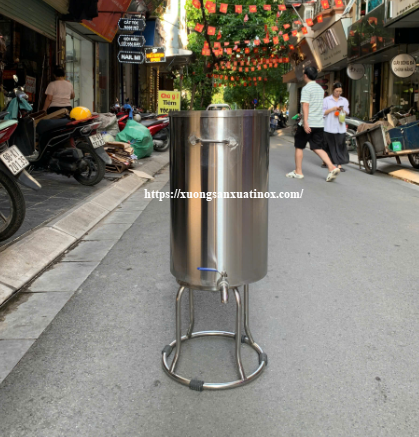 https://xuongsanxuatinox.com/Thùng inox 304 giá rẻ