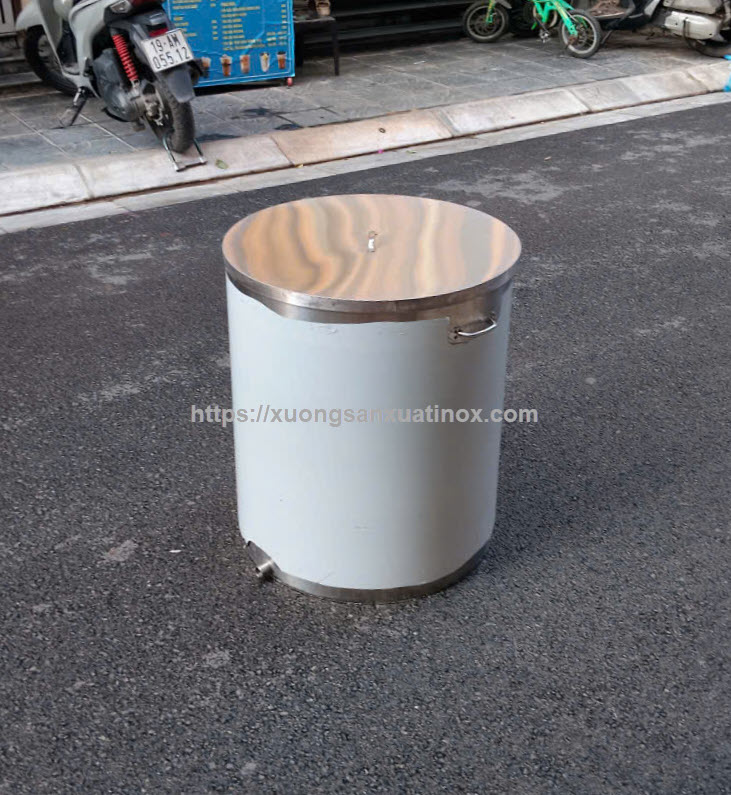 https://xuongsanxuatinox.com/Gia công thùng inox có van xả