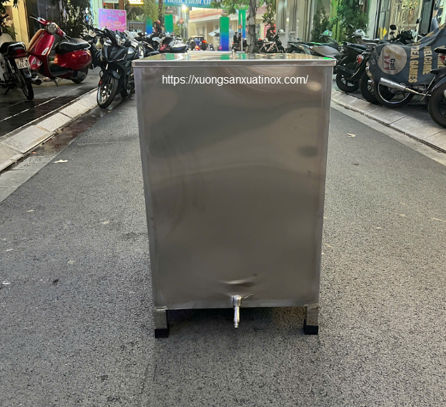 https://xuongsanxuatinox.com/thung-inox-vuong-dung-nuoc-1