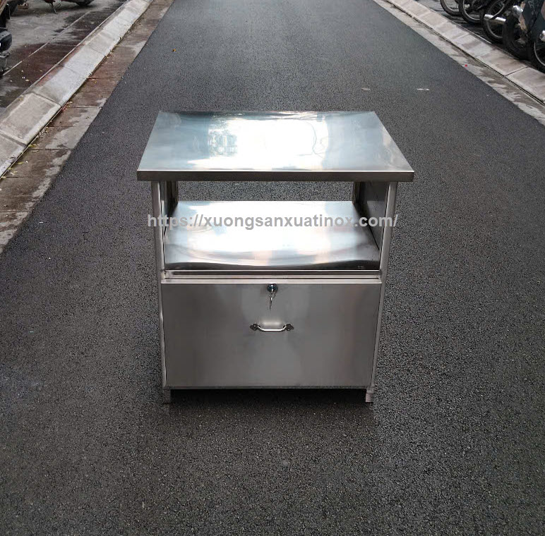 https://xuongsanxuatinox.com/tu-inox-1-tang-co-ngan-keo-3