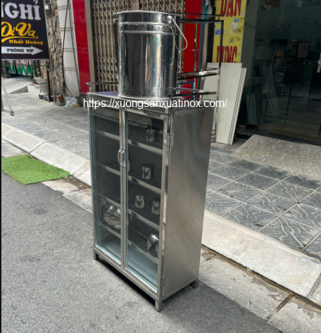 https://xuongsanxuatinox.com/tu-inox-canh-kinh-2