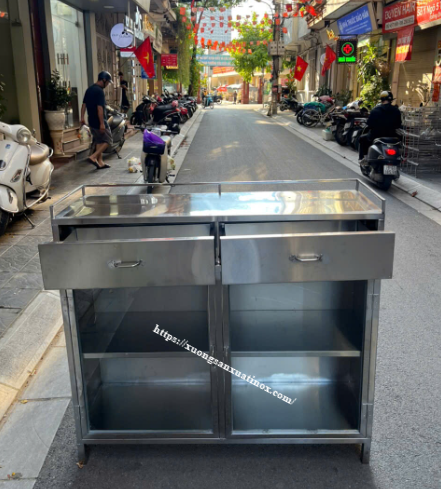 https://xuongsanxuatinox.com/tu-inox-co-canh-kinh-2-o-keo-1