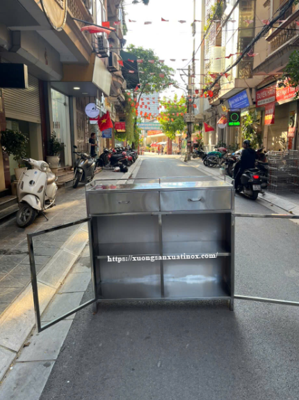 https://xuongsanxuatinox.com/tu-inox-co-canh-kinh-2-o-keo-3
