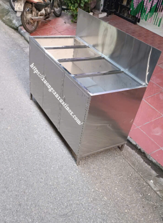 https://xuongsanxuatinox.com/tu-inox-nha-bep-mat-da-1