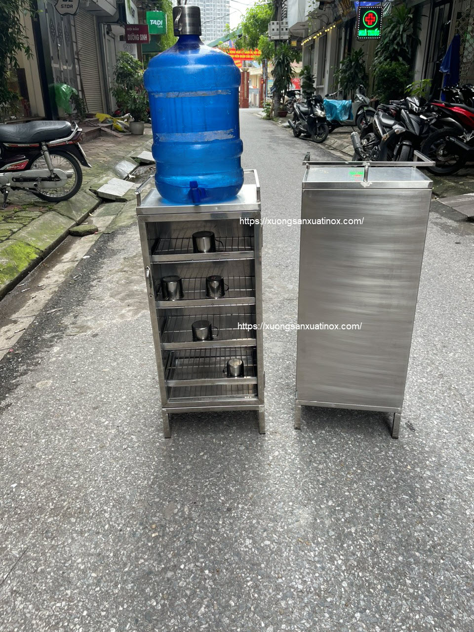 https://xuongsanxuatinox.com/Tủ úp ca cốc inox