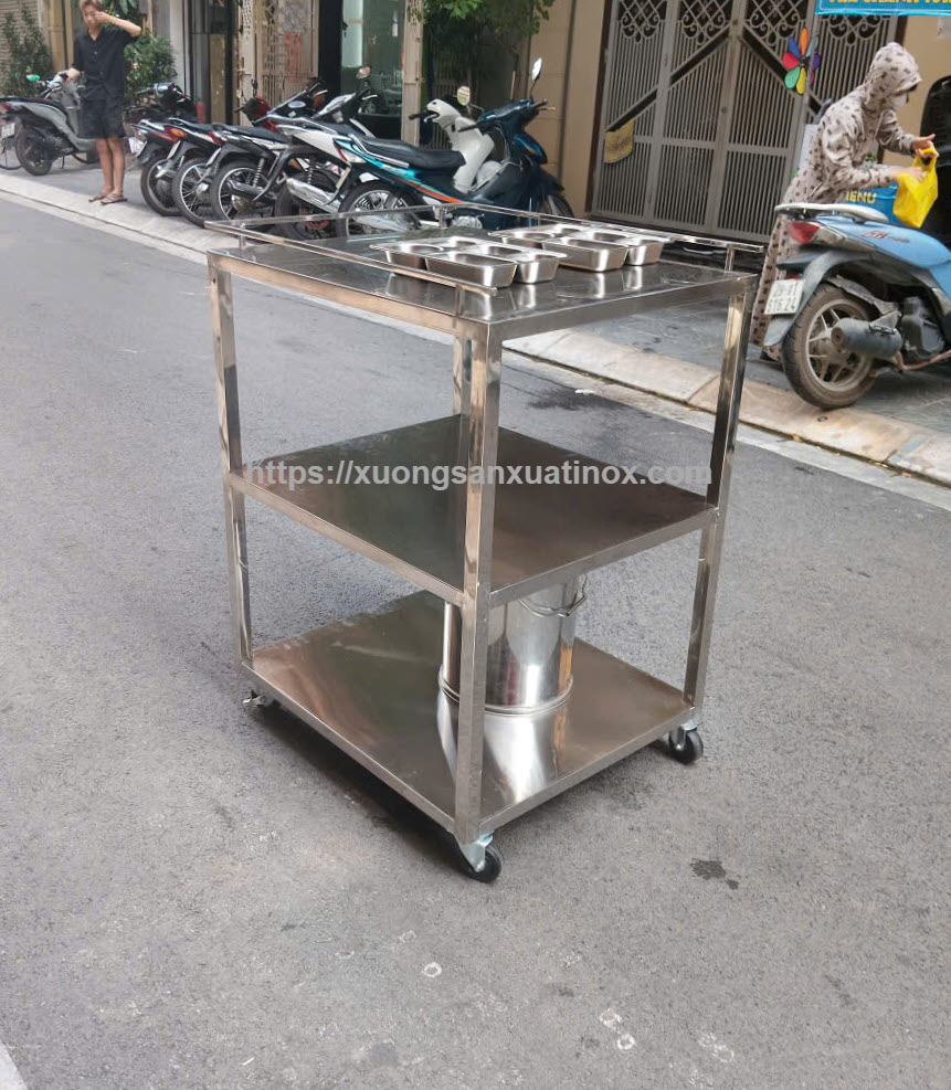 https://xuongsanxuatinox.com/xe-day-inox-de-do-3-tang-3