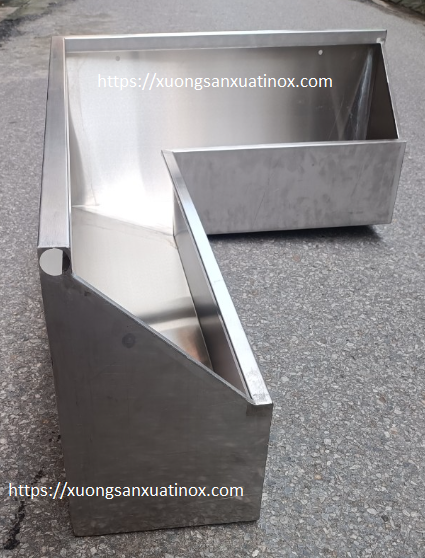 Lợi ích của máng tiểu inox nam