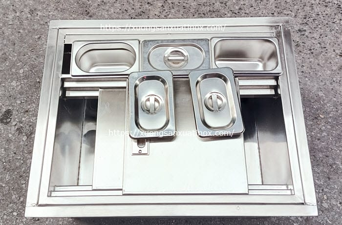 Thùng đá inox có khay topping là gì? Cấu tạo và ứng dụng trong quầy pha chế