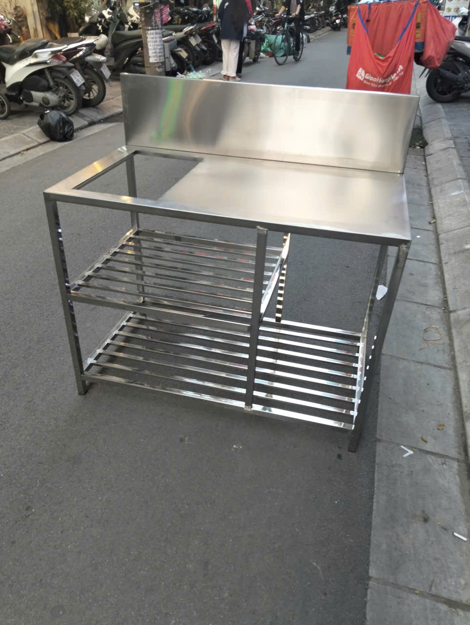 Ưu điểm và công năng của kệ để bếp từ inox 304