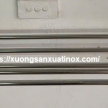 Giàn vắt khăn inox