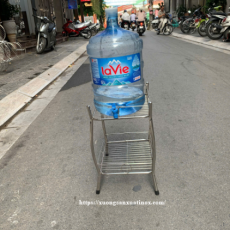 Kệ inox để bình nước tiện lợi